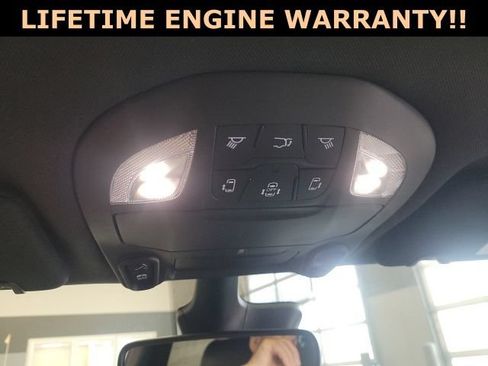 Used 2025 Chrysler Pacifica Select w/ Fav Edition Package FWD image 30