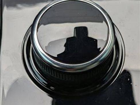 Used 2019 Land Rover Range Rover Velar R-Dynamic SE image 16