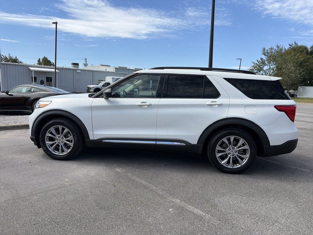 Certified 2021 Ford Explorer XLT w/ Equipment Group 202A RWD image 4