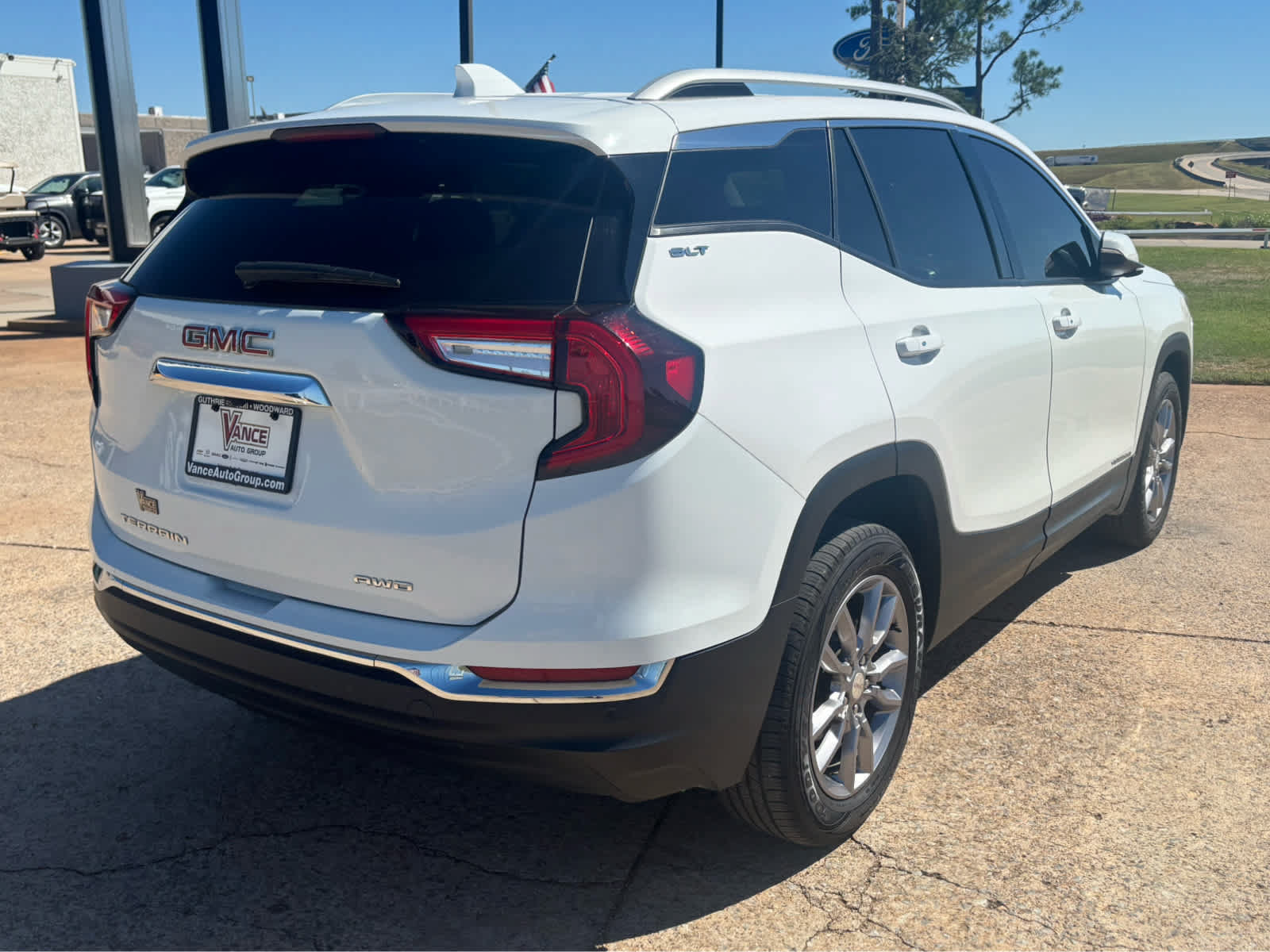 Used 2022 GMC Terrain SLT w/ Infotainment Package II AWD/4WD image 7