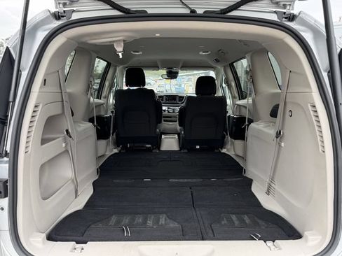 Used 2023 Chrysler Voyager LX FWD image 18