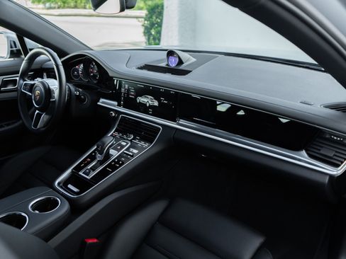 Used 2018 Porsche Panamera 4S image 15