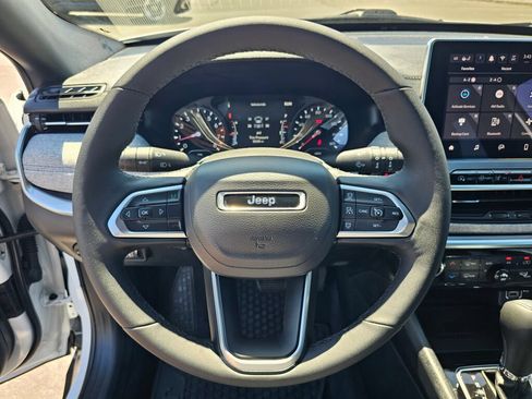 Used 2024 Jeep Compass Latitude w/ Convenience Group AWD/4WD image 16