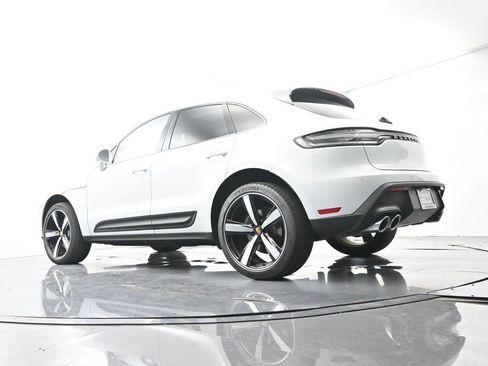 Certified 2025 Porsche Macan AWD/4WD image 48