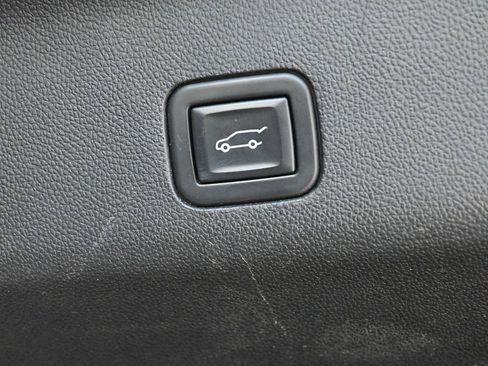 Used 2023 GMC Yukon XL SLT image 24