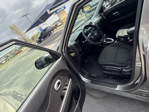 Used 2018 Kia Soul + FWD image 16