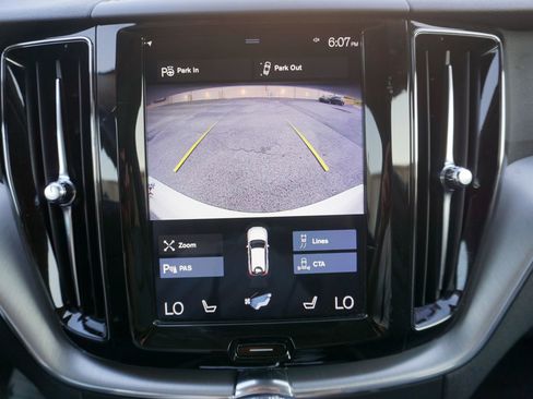 Used 2019 Volvo XC60 T5 Momentum w/ Multimedia Package image 26