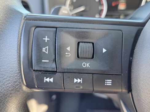 Used 2024 Nissan Rogue S FWD image 24