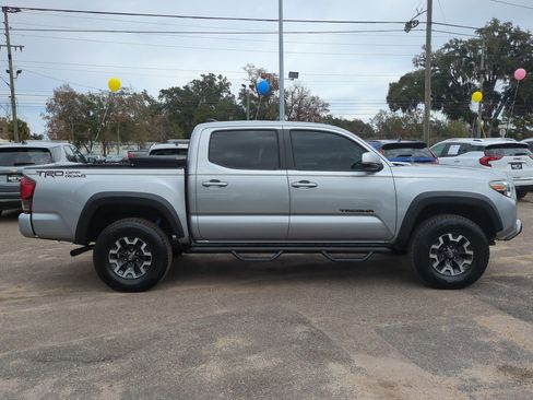 Used 2019 Toyota Tacoma TRD Off-Road image 4