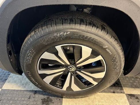 New 2026 Volkswagen Atlas SE FWD image 8