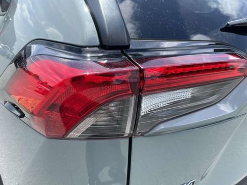 Used 2022 Toyota RAV4 XLE AWD/4WD image 10