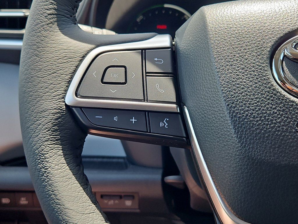 New 2026 Toyota Sienna XLE AWD/4WD image 17