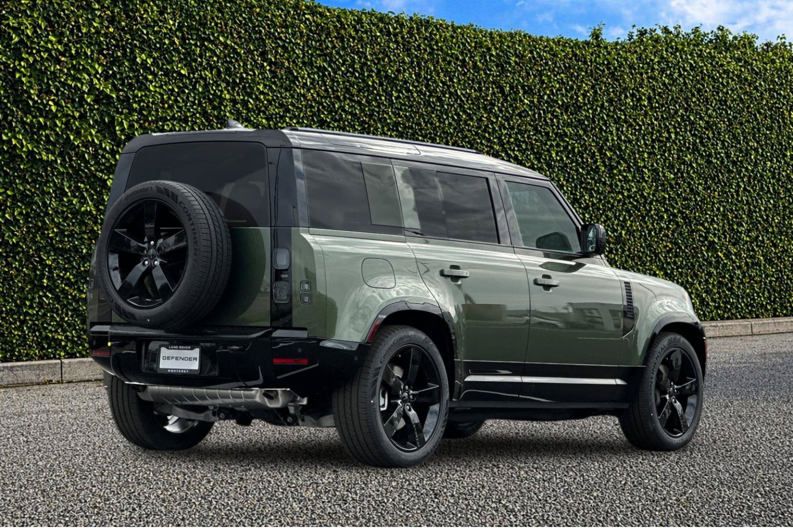 New 2026 Land Rover Defender 110 X-Dynamic SE AWD/4WD image 6