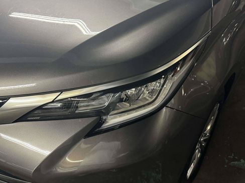 Used 2023 Toyota Sienna Limited AWD/4WD image 8