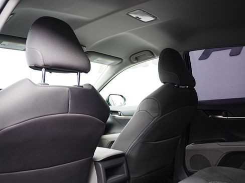 Used 2021 Toyota Camry LE image 12