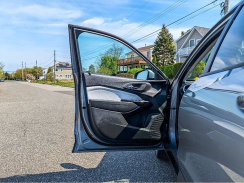 Used 2025 Chevrolet Trax LT w/ LT Convenience Package FWD image 10
