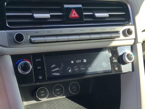 Used 2025 Genesis G70 2.5T RWD image 29