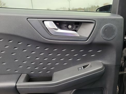 Used 2020 Ford Escape Titanium image 12