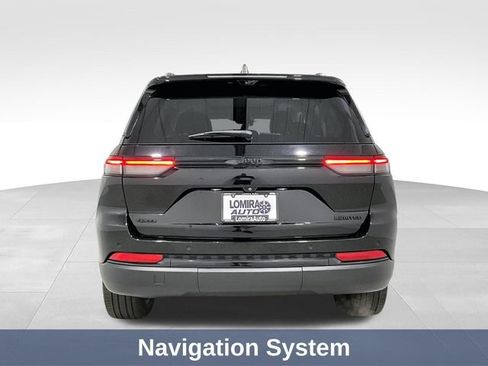 Used 2023 Jeep Grand Cherokee Limited w/ Luxury Tech Group II AWD/4WD image 9