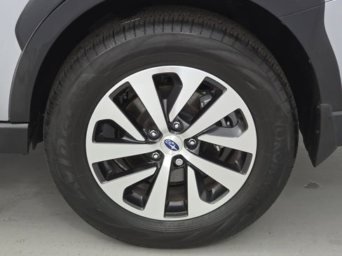 Used 2025 Subaru Outback Premium w/ Popular Package #1A image 32