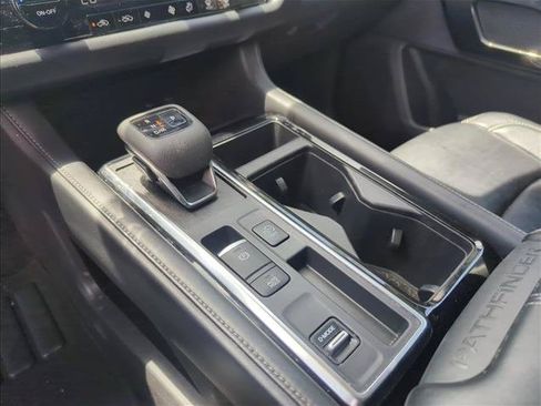 Used 2023 Nissan Pathfinder SV FWD image 14