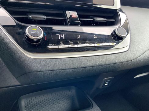 Used 2025 Toyota Corolla LE FWD image 35
