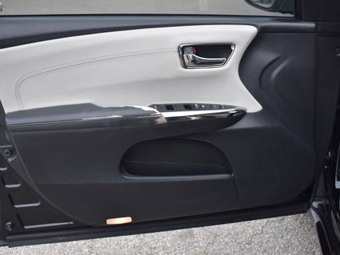 Used 2016 Toyota Avalon Limited image 21