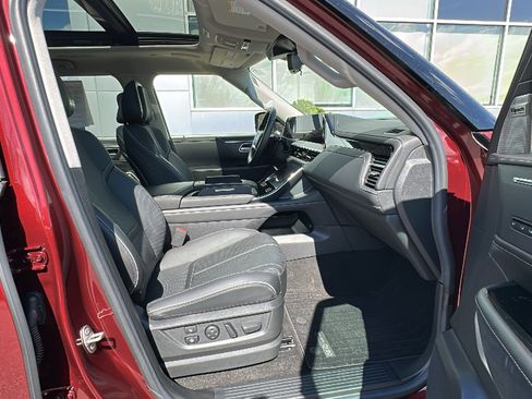 Used 2025 INFINITI QX80 Sensory image 24