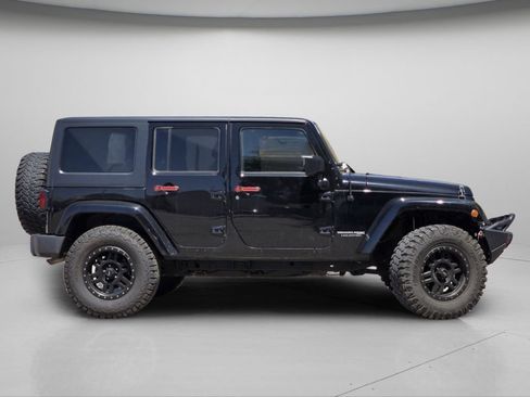 Used 2018 Jeep Wrangler Unlimited Sahara AWD/4WD image 16