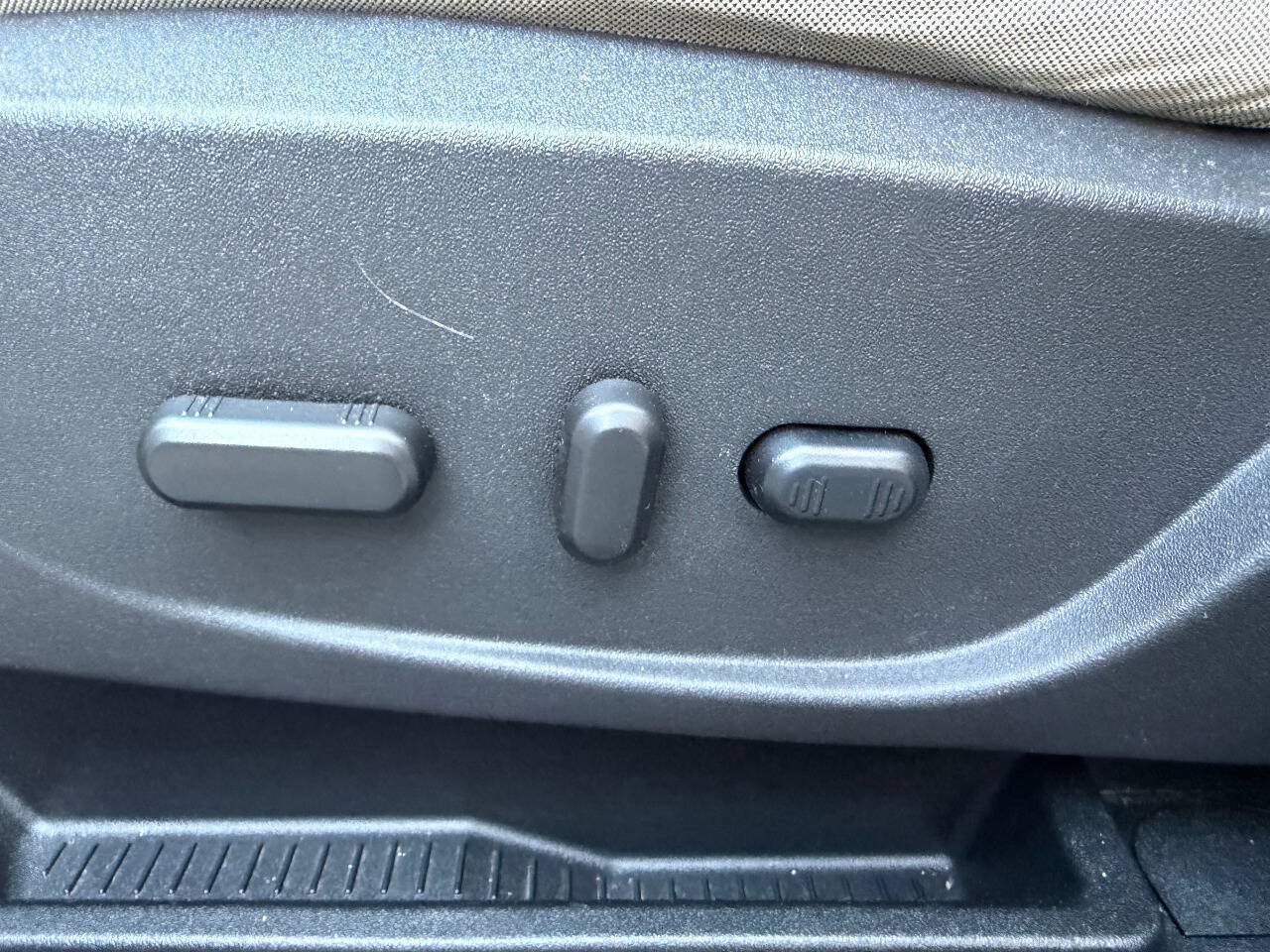 Used 2017 Ford Escape SE AWD/4WD image 15