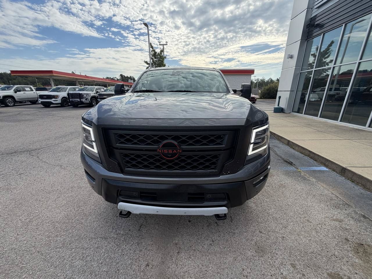 Used 2023 Nissan Titan PRO-4X w/ Pro-4x Convenience Package AWD/4WD image 6