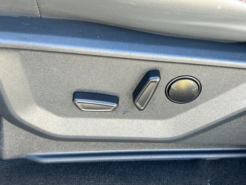 Used 2025 Ford Expedition Active image 11