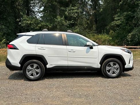 Used 2023 Toyota RAV4 LE AWD/4WD image 10