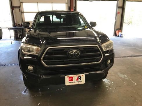 Used 2018 Toyota Tacoma SR5 AWD/4WD image 1