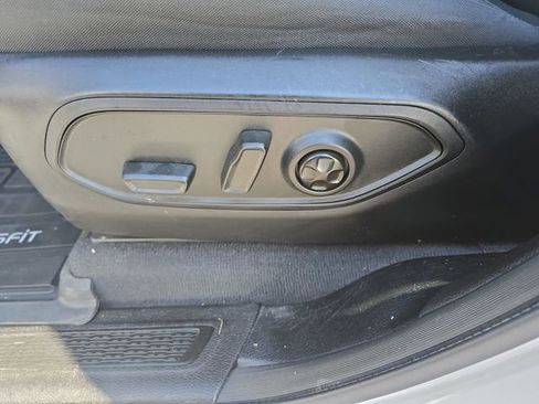 Used 2023 Jeep Grand Cherokee L Laredo image 25