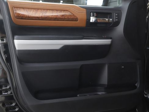 Used 2021 Toyota Tundra Platinum image 17