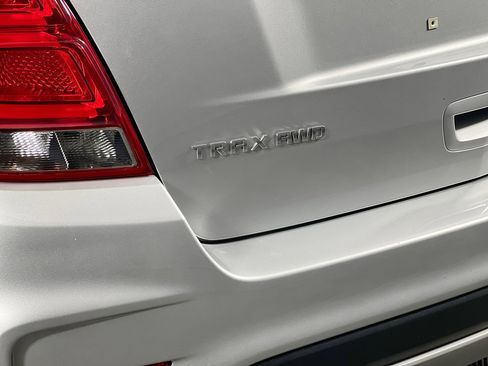 Used 2022 Chevrolet Trax LT w/ LT Convenience Package image 5