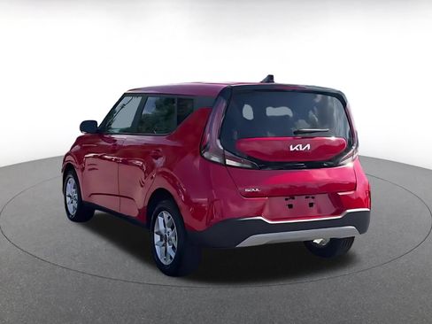 Used 2025 Kia Soul LX w/ LX Technology Package FWD image 9