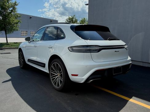 Certified 2025 Porsche Macan AWD/4WD image 3