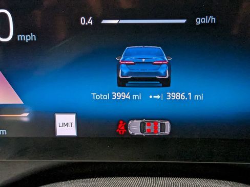 Used 2025 BMW 530i xDrive w/ Premium Package image 33