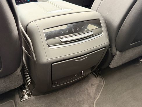 Used 2025 Cadillac Escalade ESV Premium Luxury AWD/4WD image 18