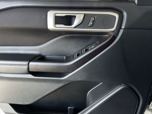 Used 2020 Ford Explorer XLT image 21