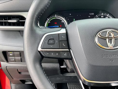 Used 2021 Toyota Highlander XLE image 23