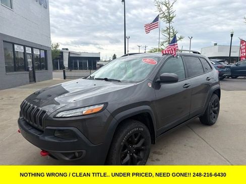 Used 2017 Jeep Cherokee Trailhawk w/ Cold Weather Group AWD/4WD image 3