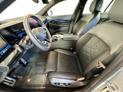 Used 2025 BMW i5 M60 w/ Premium Package image 19