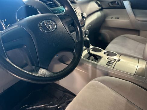 Used 2012 Toyota Highlander FWD image 12