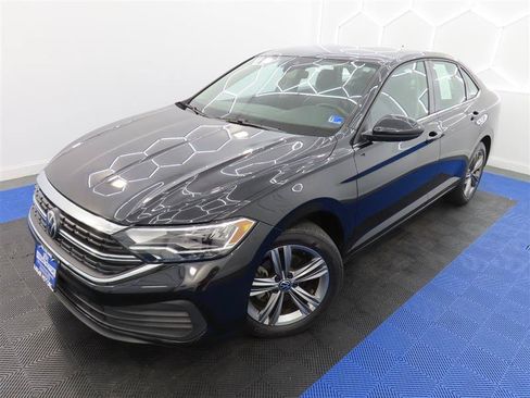 Used 2024 Volkswagen Jetta SE FWD image 4