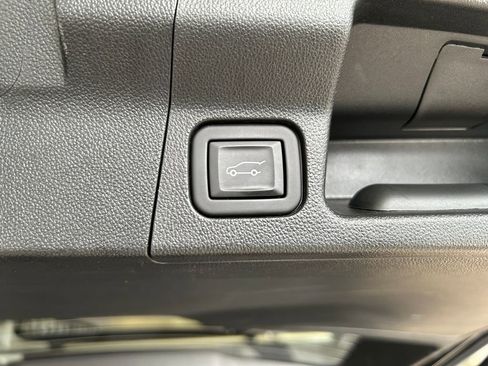 Used 2023 GMC Acadia SLT w/ Elevation Edition image 27