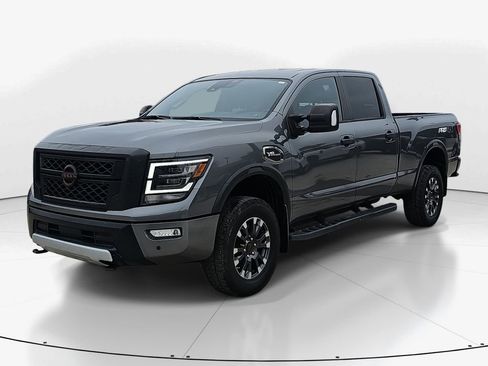 Used 2023 Nissan Titan PRO-4X image 10