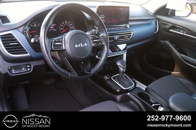 Used 2023 Kia Seltos S w/ Navigation Package FWD image 12